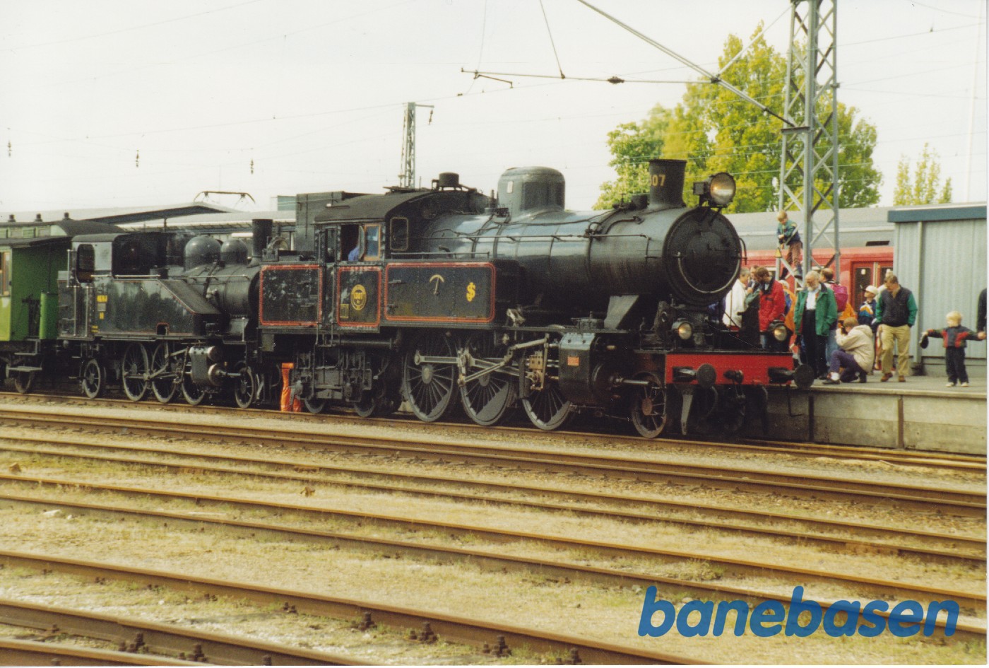 Det store tog til Græsted Veterantræf i spor 4 på Hillerød station Det store tog til Græsted Veterantræf i spor 4 på Hillerød station