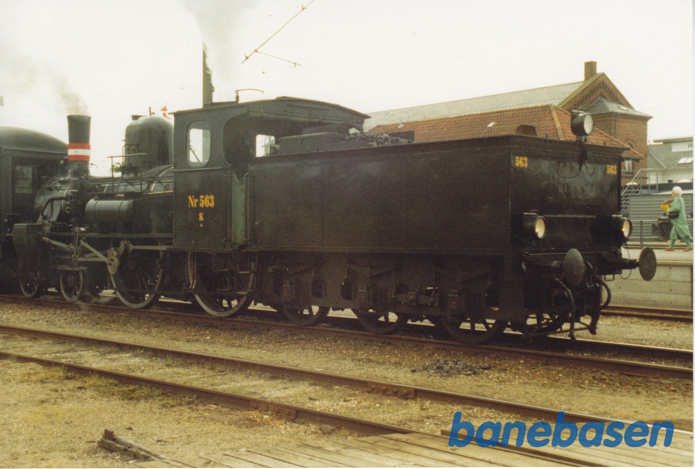 Jernbanemuseets lokomotiv og deres sovevogn og mandskabsvogn ankommet til Græsted Jernbanemuseets lokomotiv og deres sovevogn og mandskabsvogn ankommet til Græsted