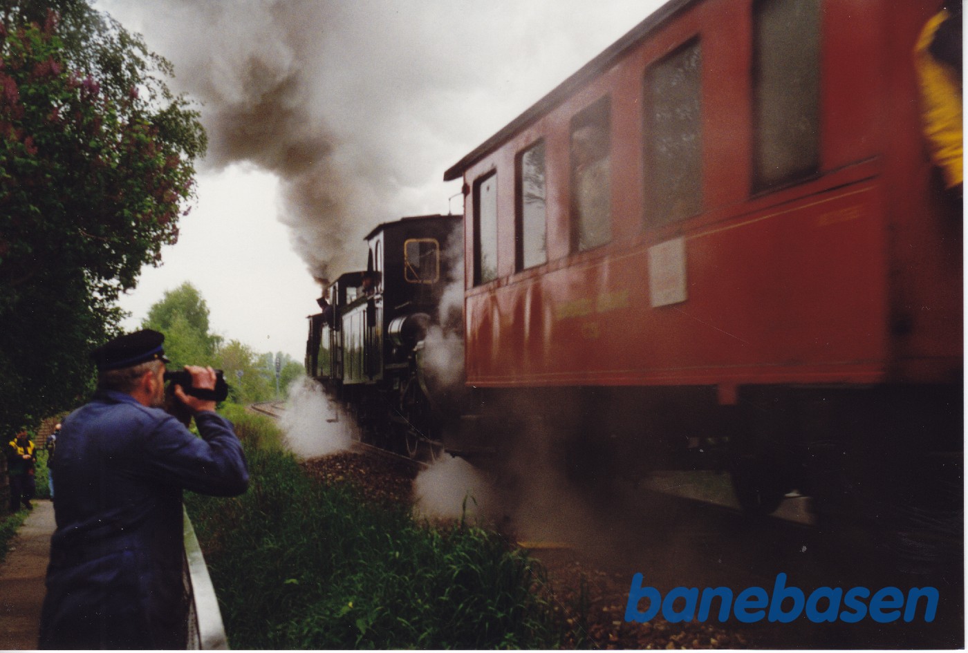 Forspandskørsel, tog på vej mod Gilleleje forlader Græsted Forspandskørsel, tog på vej mod Gilleleje forlader Græsted