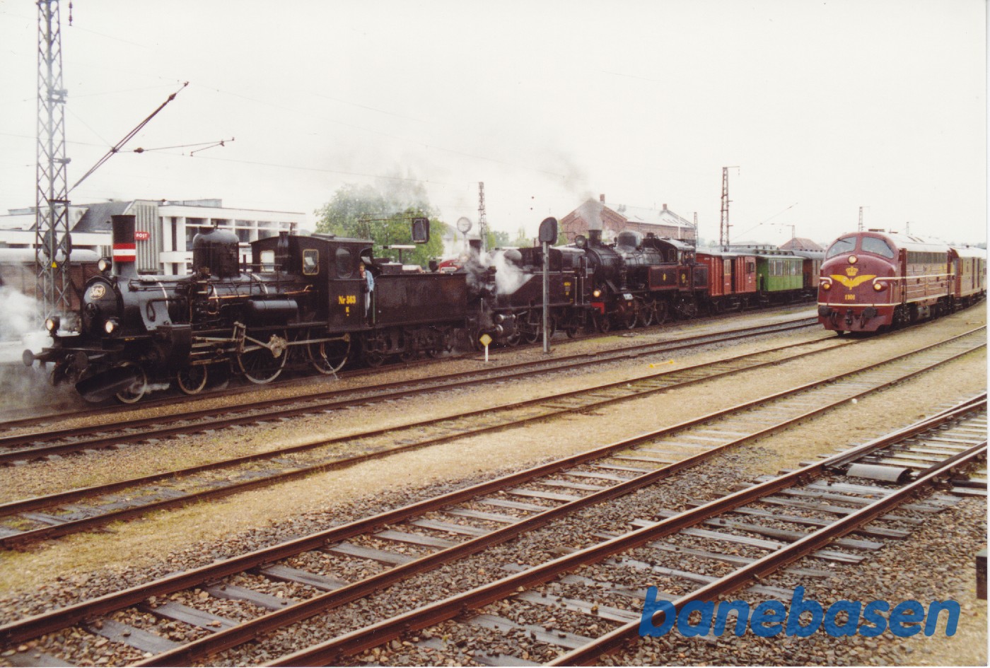 3 damplokomotiver og et diesellokomotiv på vej hjem 3 damplokomotiver og et diesellokomotiv på vej hjem