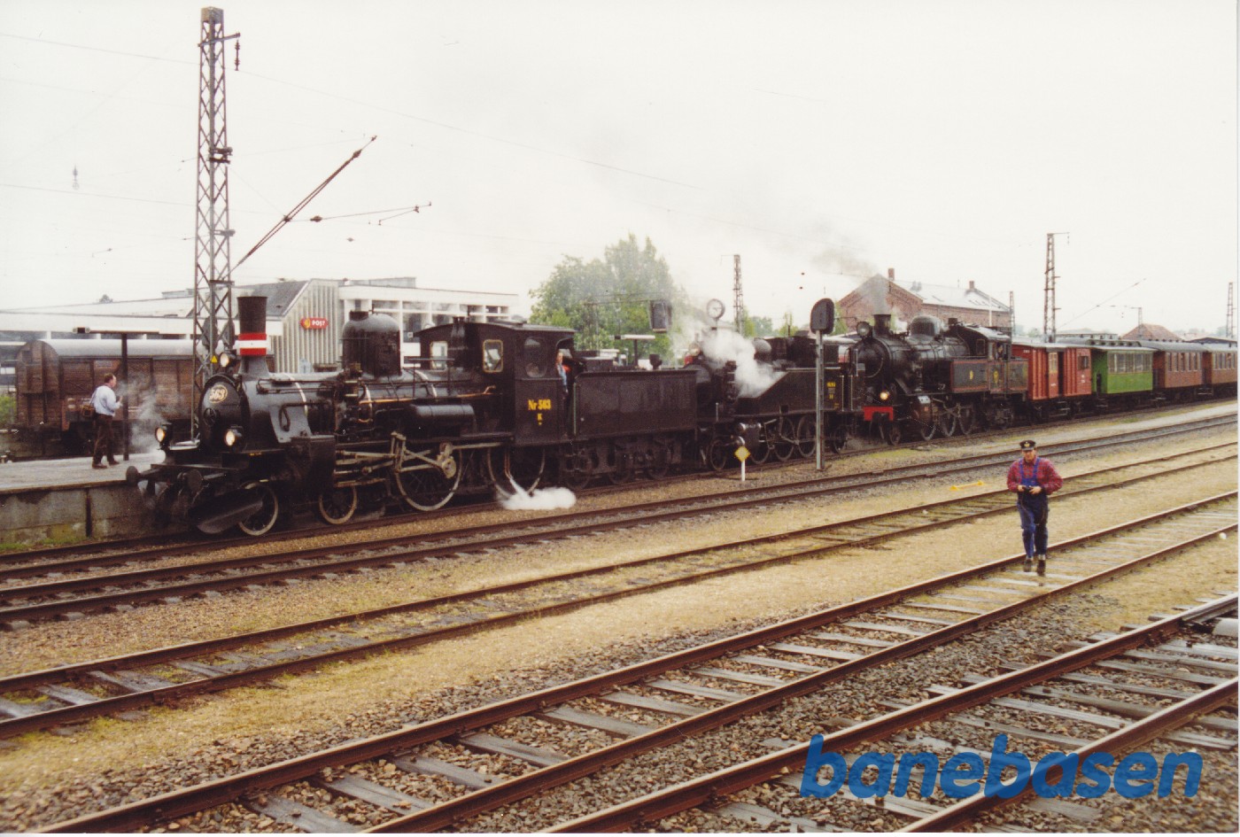 3 damplokomotiver og et diesellokomotiv på vej hjem 3 damplokomotiver og et diesellokomotiv på vej hjem