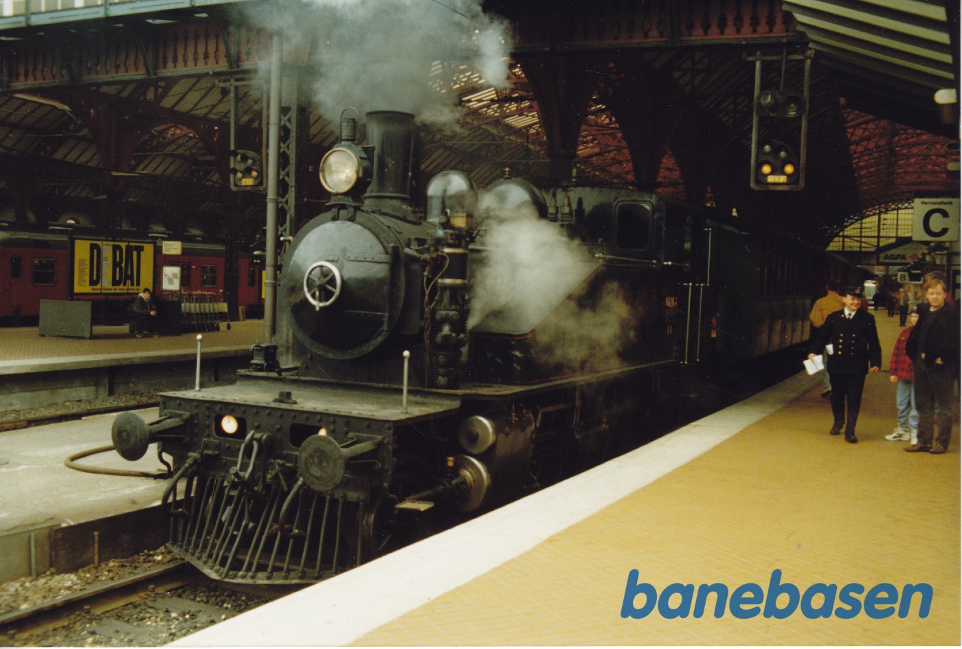 Tog til Bakken i Klampenborg ankommet til København H Tog til Bakken i Klampenborg ankommet til København H