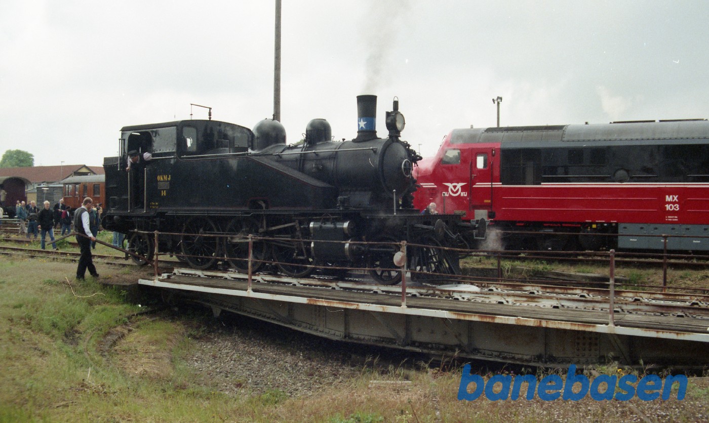 Nr. 14 på vej ud på drejeskiven Nr. 14 på vej ud på drejeskiven
