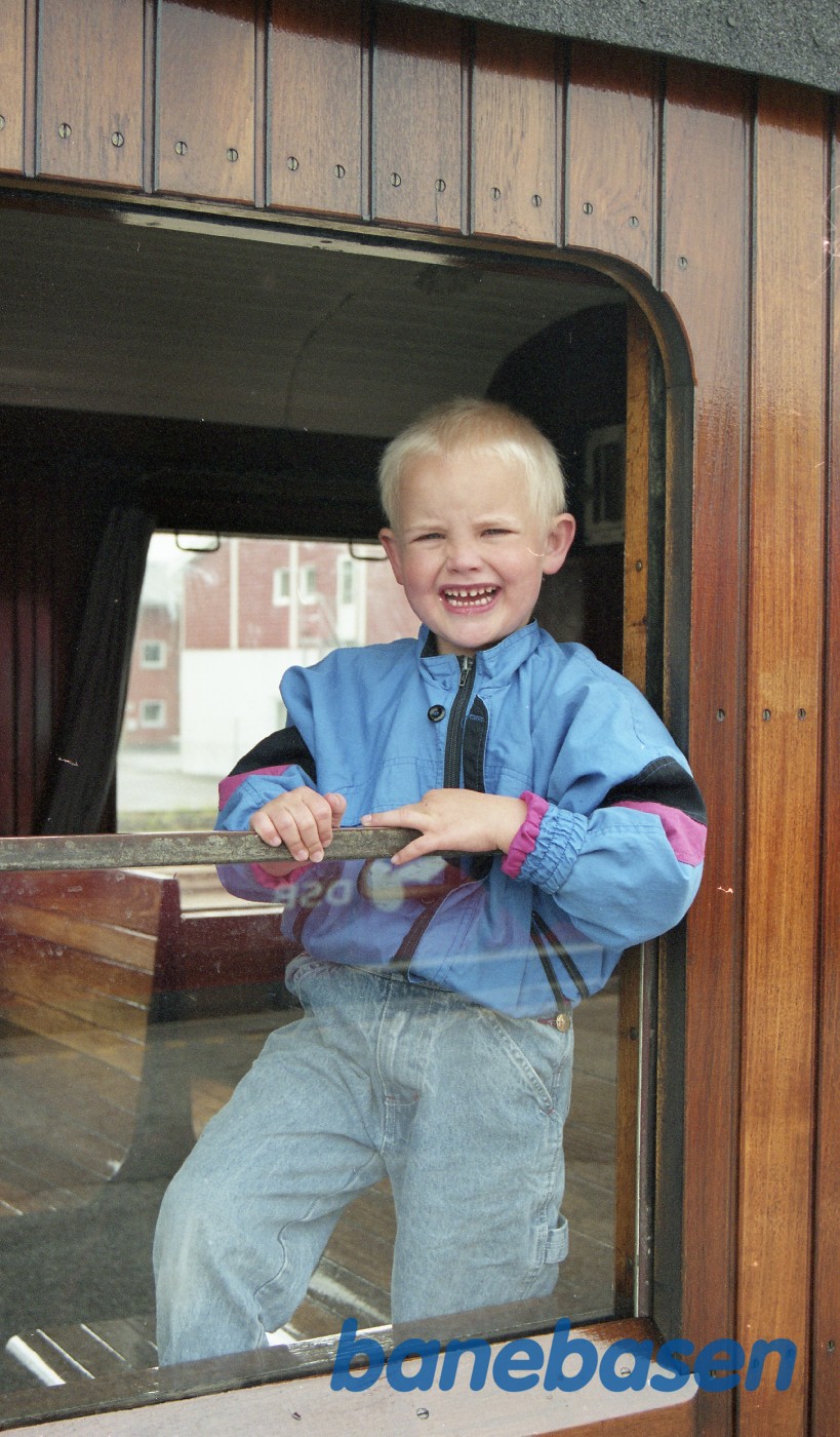 Lille dreng i vinduet på C9 Lille dreng i vinduet på C9