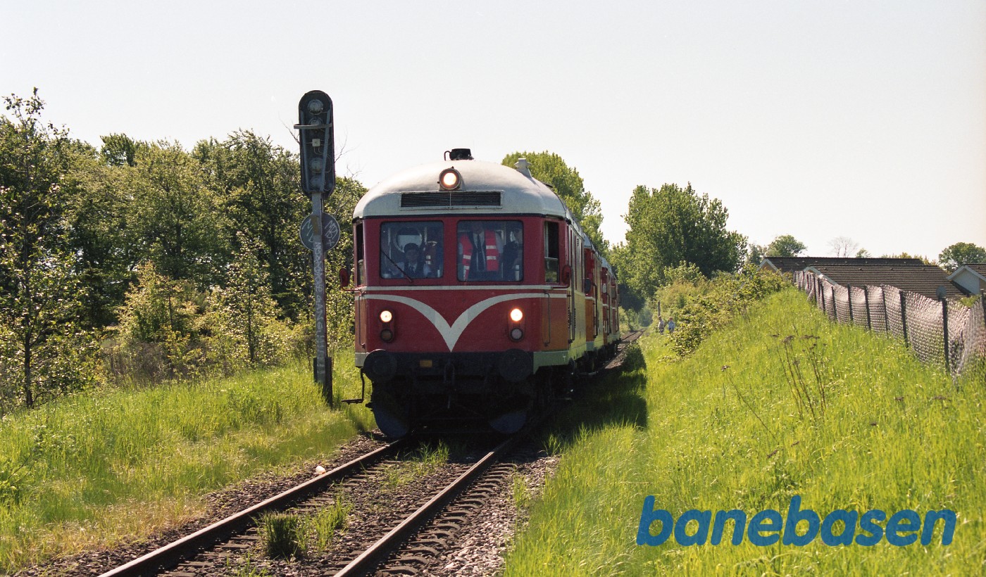 De 4 inviterede lokomotiver på vej ind på Græsted station De 4 inviterede lokomotiver på vej ind på Græsted station