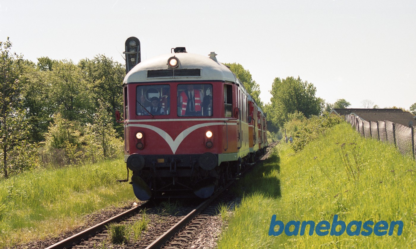 De 4 inviterede lokomotiver på vej ind på Græsted station De 4 inviterede lokomotiver på vej ind på Græsted station