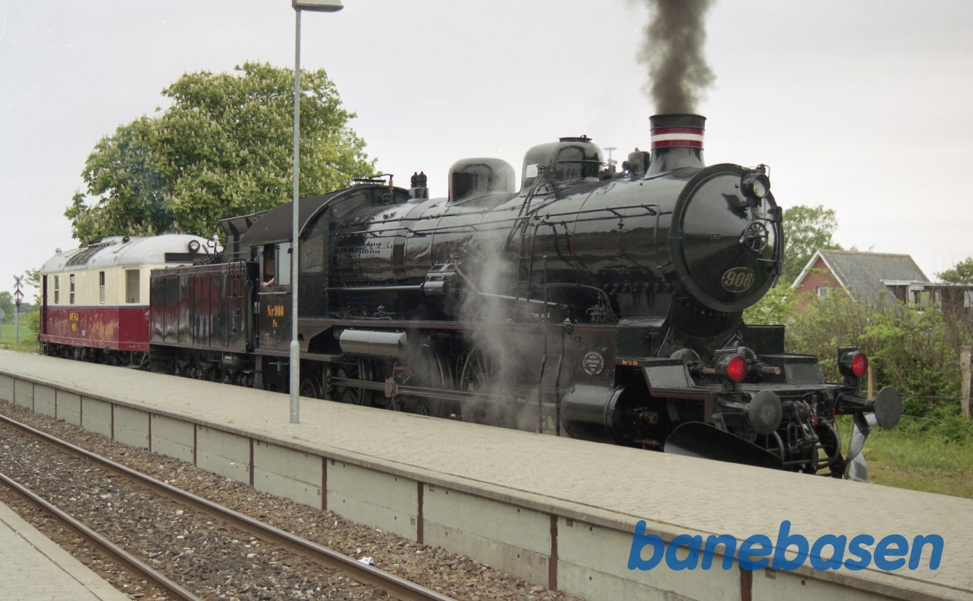 Jernbanemuseets lokomotiv sammen med HFHJ M8 Jernbanemuseets lokomotiv sammen med HFHJ M8