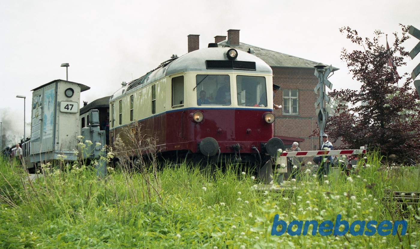 M8 på vej ud af stationen M8 på vej ud af stationen