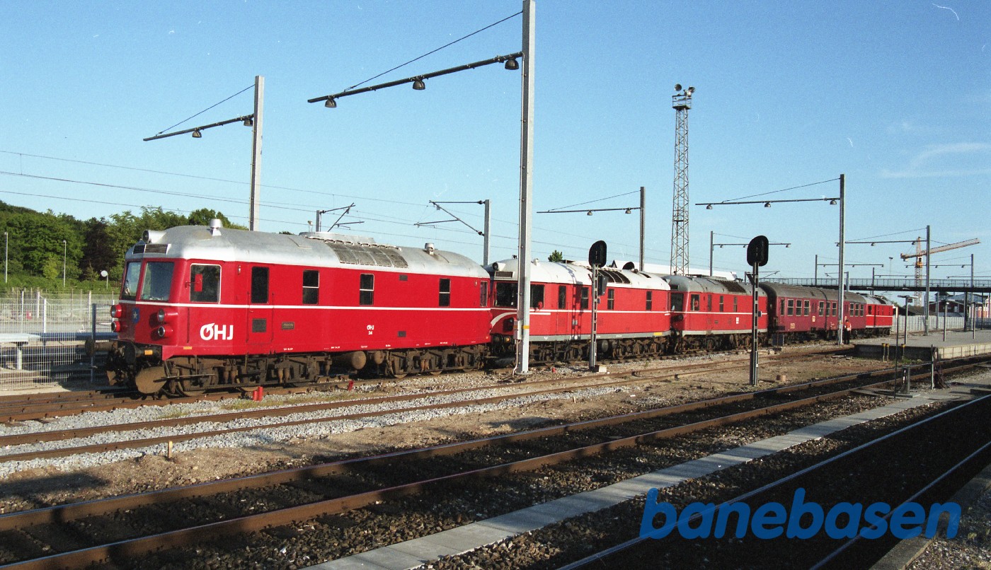 Marcipanbrødene har nu fået indrangeret en Bn-vogn og holder i spor 5 Marcipanbrødene har nu fået indrangeret en Bn-vogn og holder i spor 5