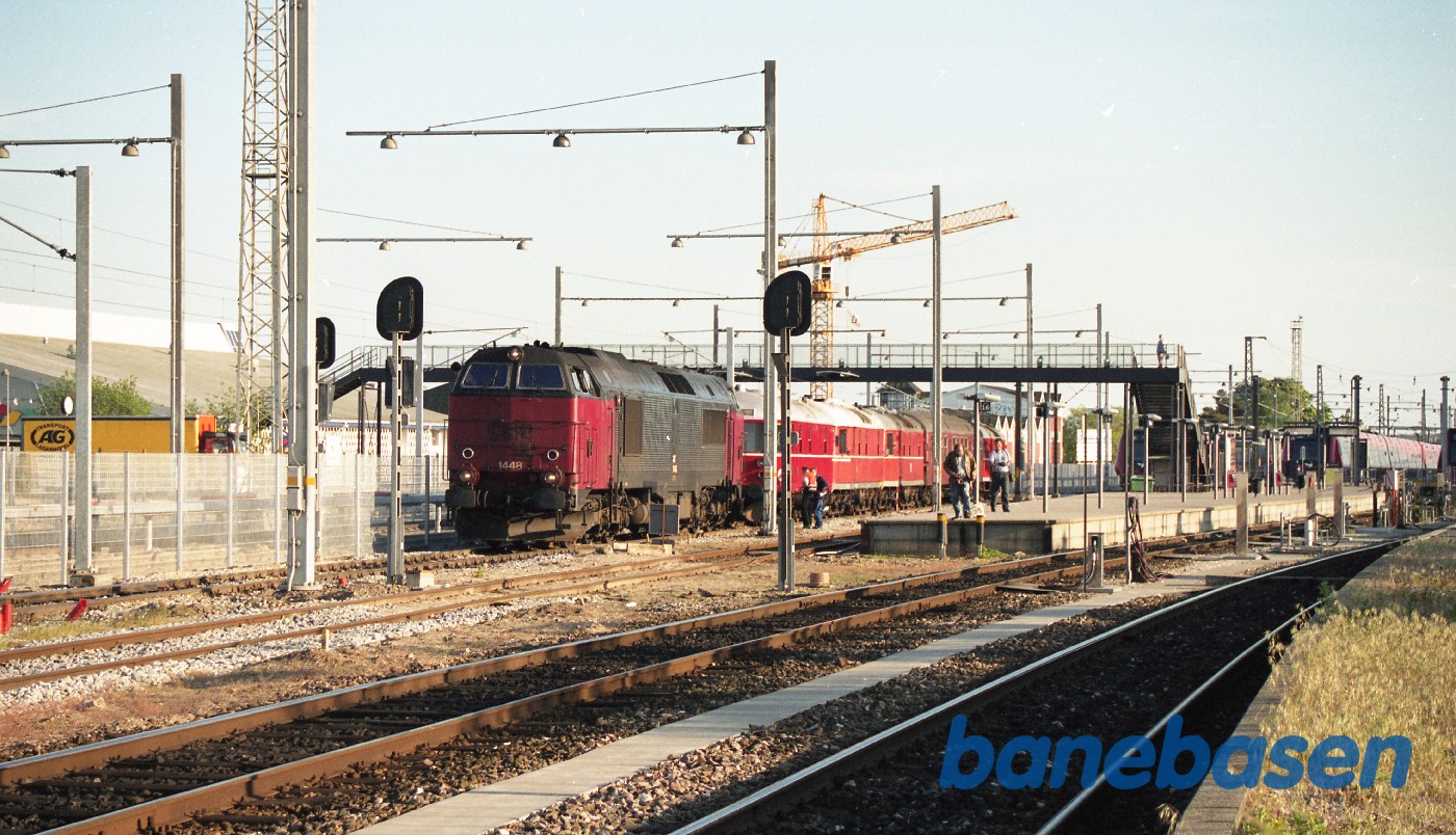 MZ koblet foran hele transporten af Marcipanbrød. Hjem det går MZ koblet foran hele transporten af Marcipanbrød. Hjem det går