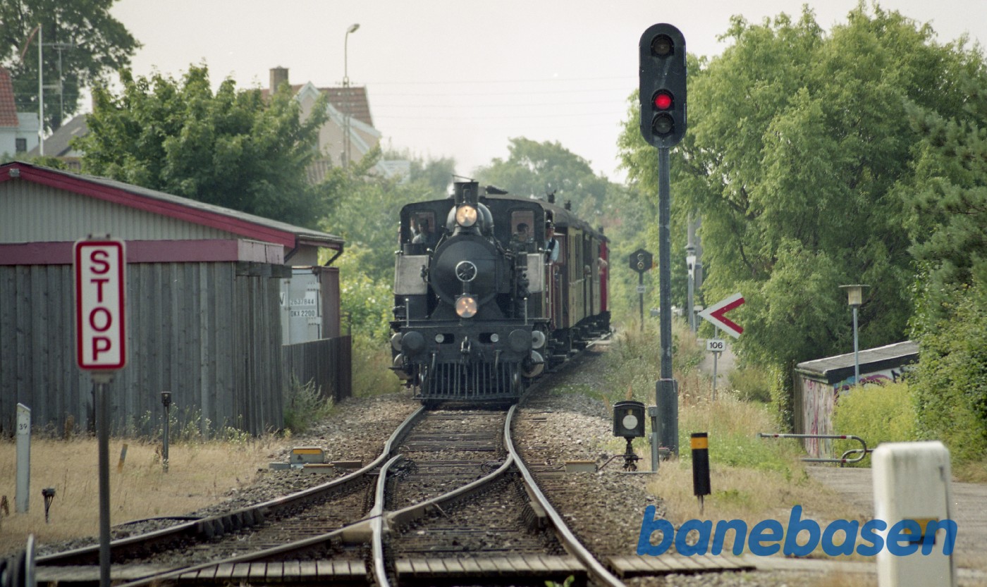 Veterantoget på vej ind på stationen Veterantoget på vej ind på stationen