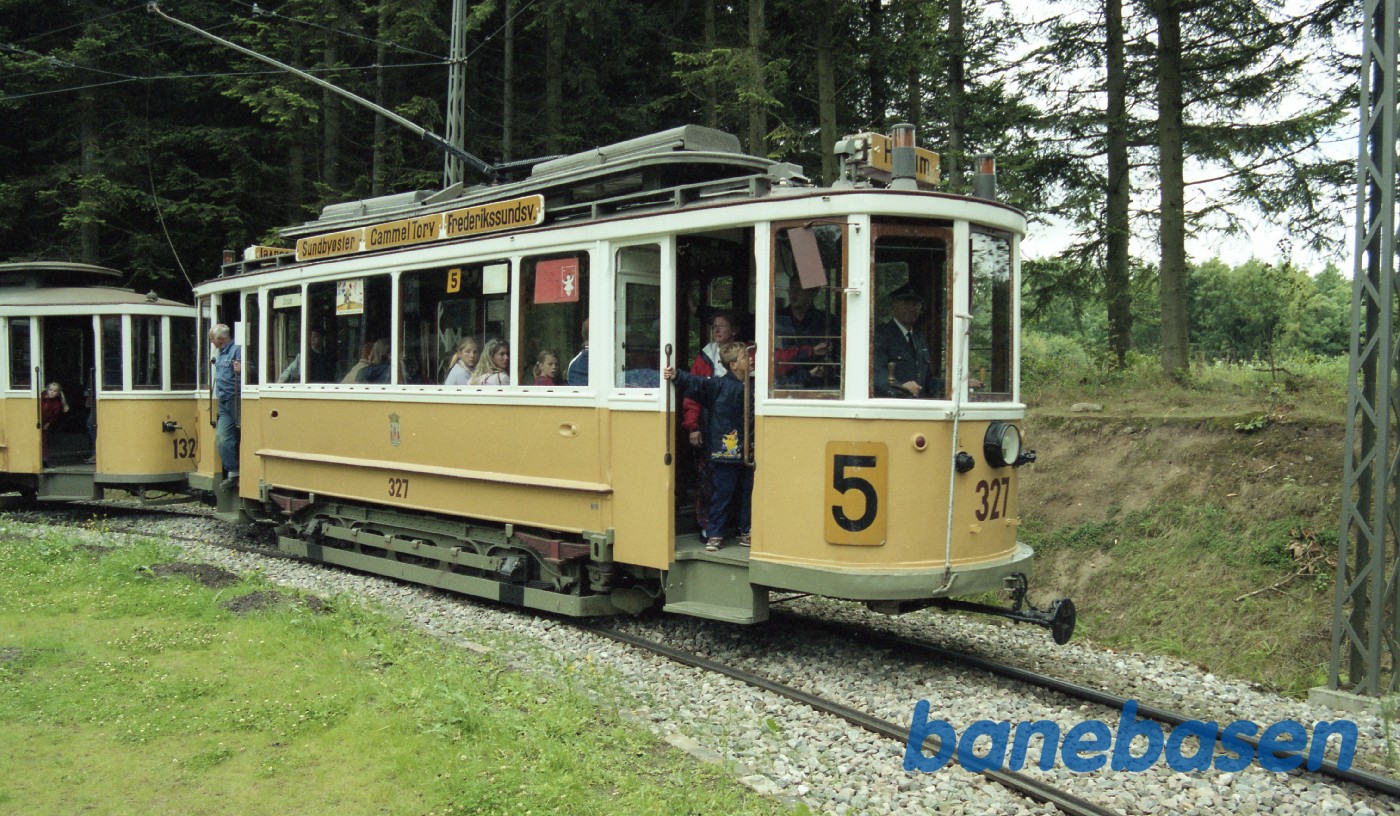 Linje 5 ankommer til Eilers Eg Linje 5 ankommer til Eilers Eg