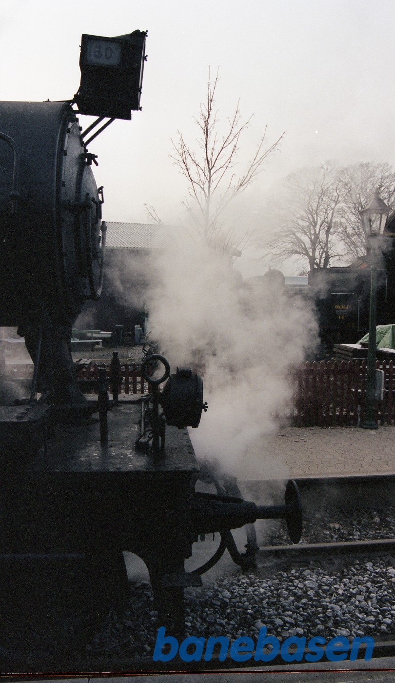 1307 ankommer solo til Græsted, efter at have hentet vand i Gilleleje 1307 ankommer solo til Græsted, efter at have hentet vand i Gilleleje