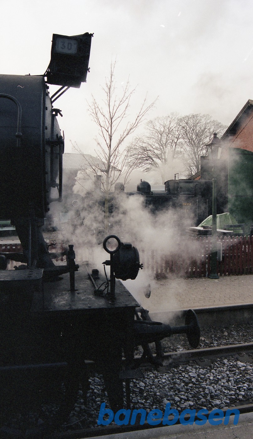 1307 ankommer solo til Græsted, efter at have hentet vand i Gilleleje 1307 ankommer solo til Græsted, efter at have hentet vand i Gilleleje