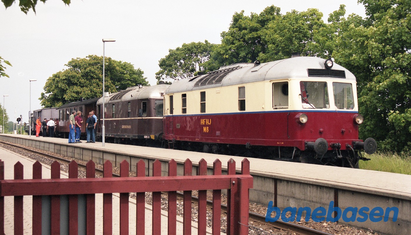 M8 og L1 holder klar med en materieltransport sydpå M8 og L1 holder klar med en materieltransport sydpå