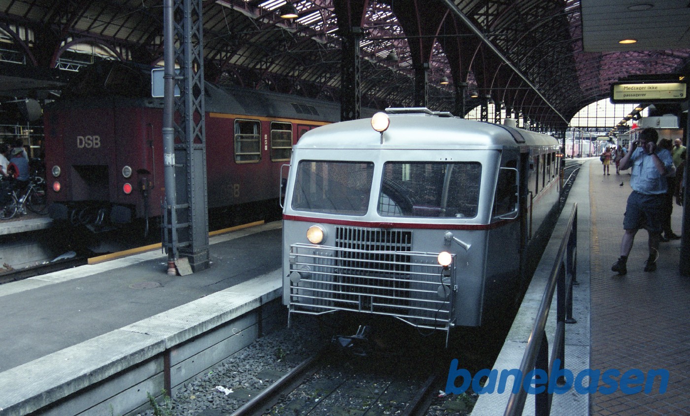 Skinnebussen på Københavns hovedbanegård Skinnebussen på Københavns hovedbanegård