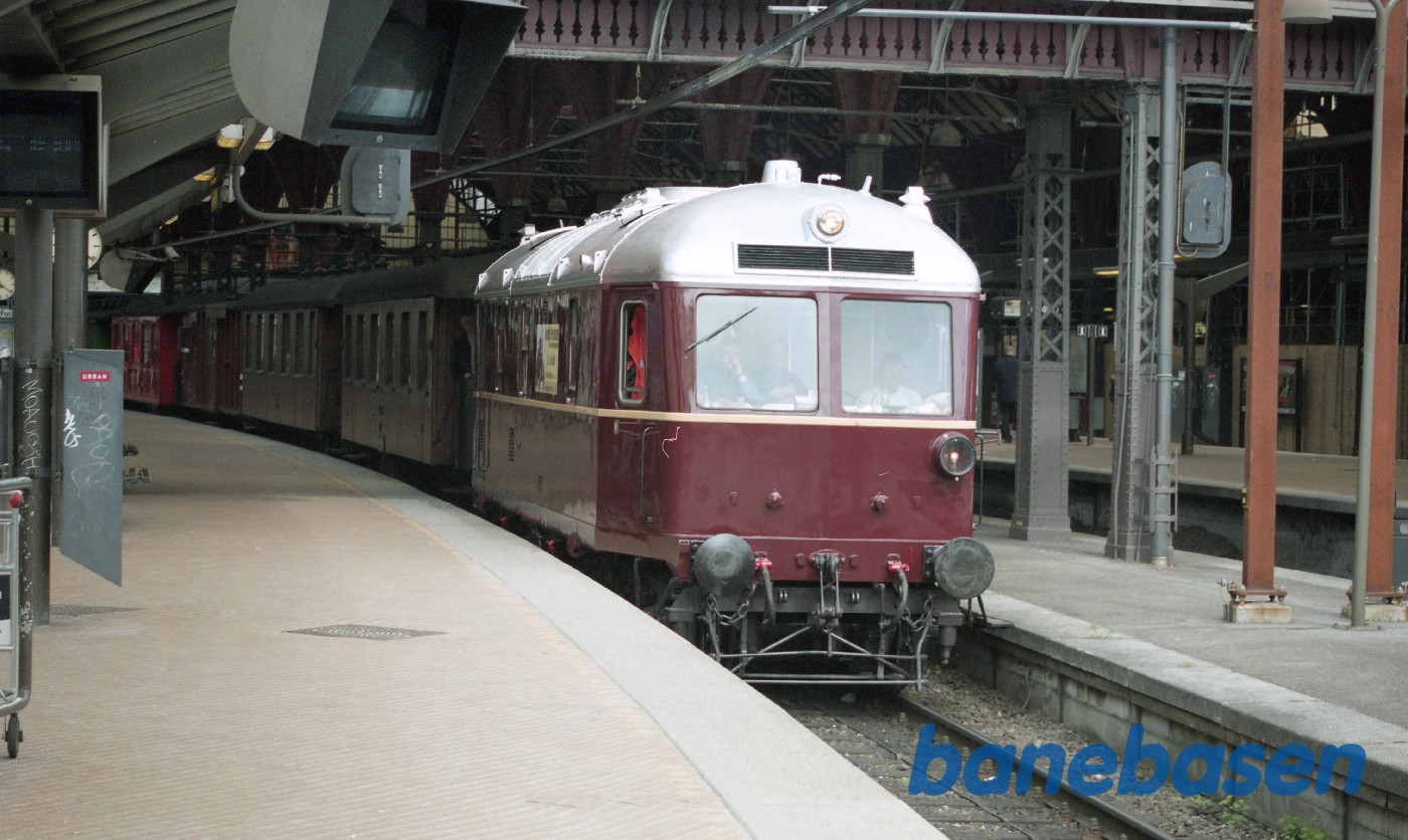 En nyrestaureret maskine ankommer til København H En nyrestaureret maskine ankommer til København H