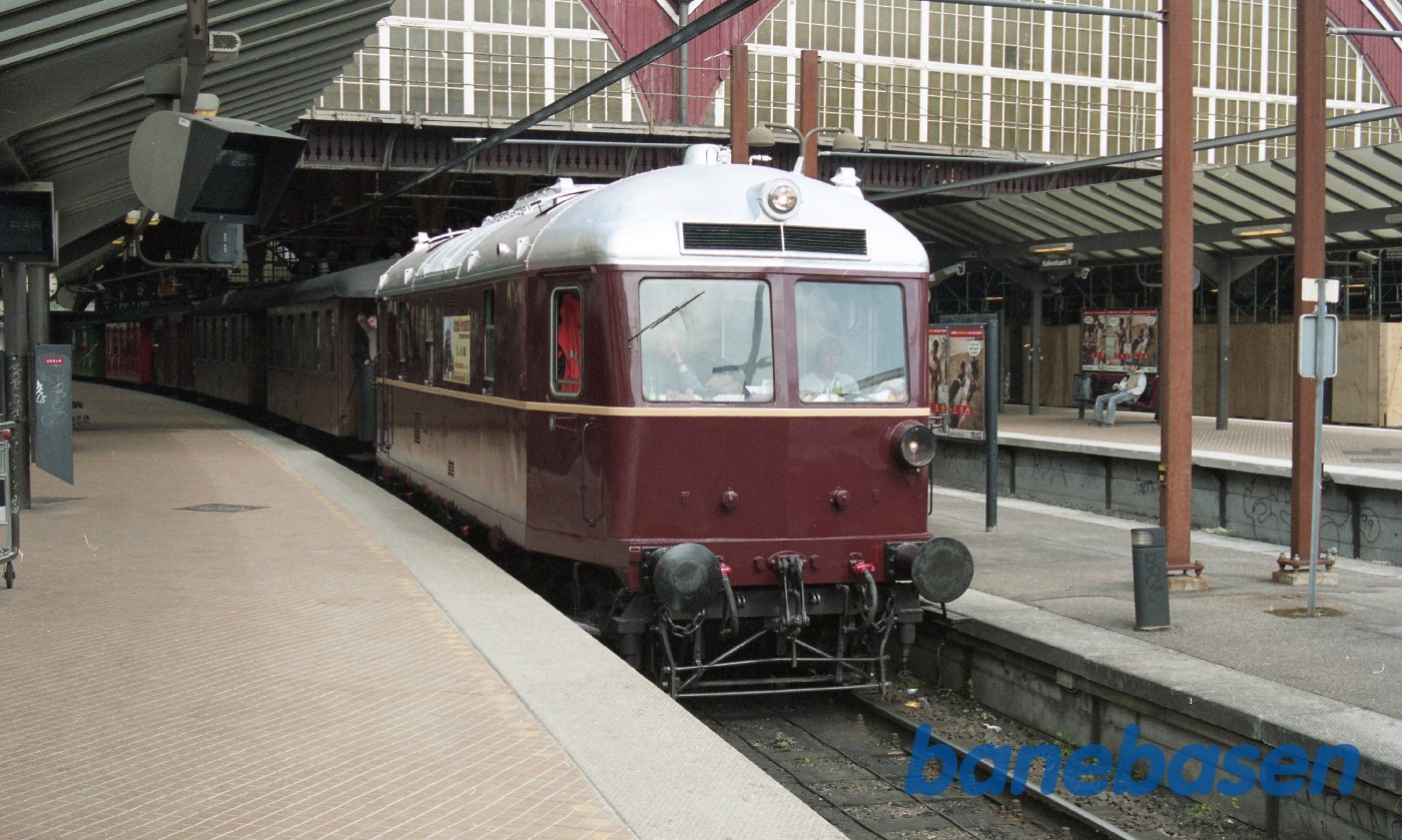 En nyrestaureret maskine ankommer til København H En nyrestaureret maskine ankommer til København H