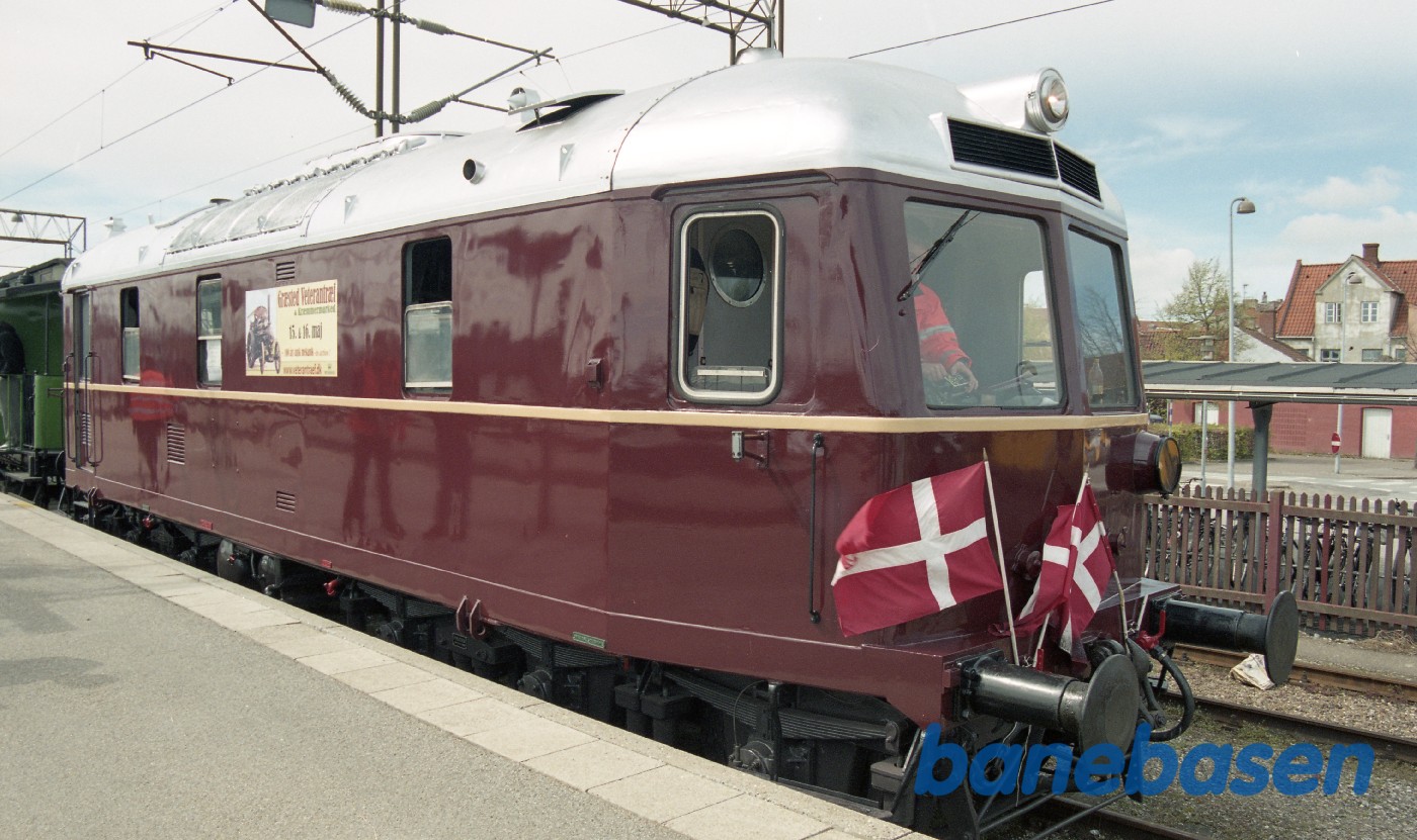 Veterantoget holder klar i spor 4 til at kører over havnen for første gang Veterantoget holder klar i spor 4 til at kører over havnen for første gang