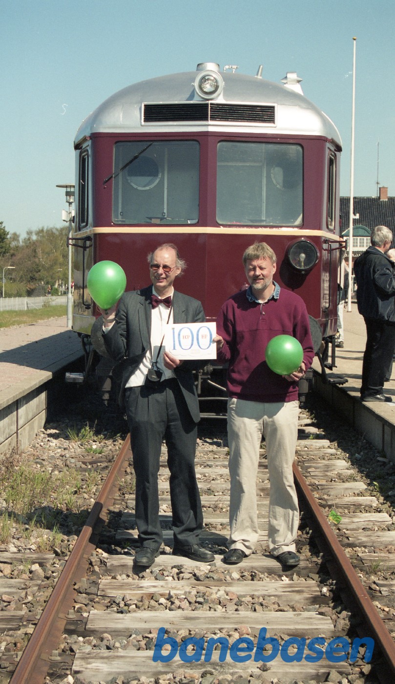 De 2 fødselsdagsbørn foran L1 De 2 fødselsdagsbørn foran L1