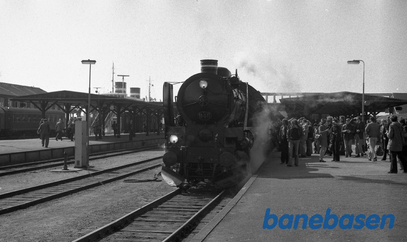 Damptoget holder klar på Nyborg Færge til at bringe gæsterne til Odense Damptoget holder klar på Nyborg Færge til at bringe gæsterne til Odense