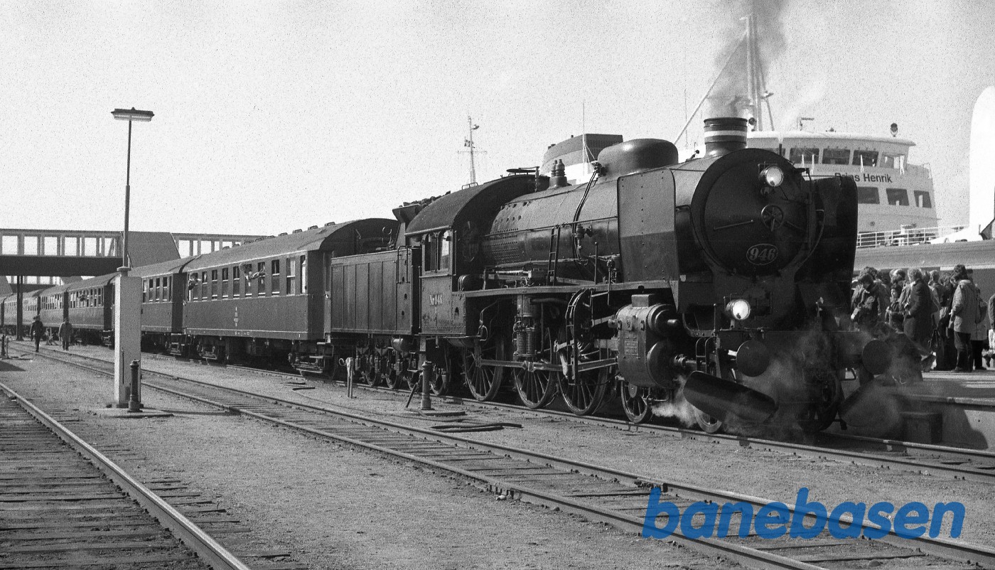 Damptoget holder klar på Nyborg Færge til at bringe gæsterne til Odense Damptoget holder klar på Nyborg Færge til at bringe gæsterne til Odense