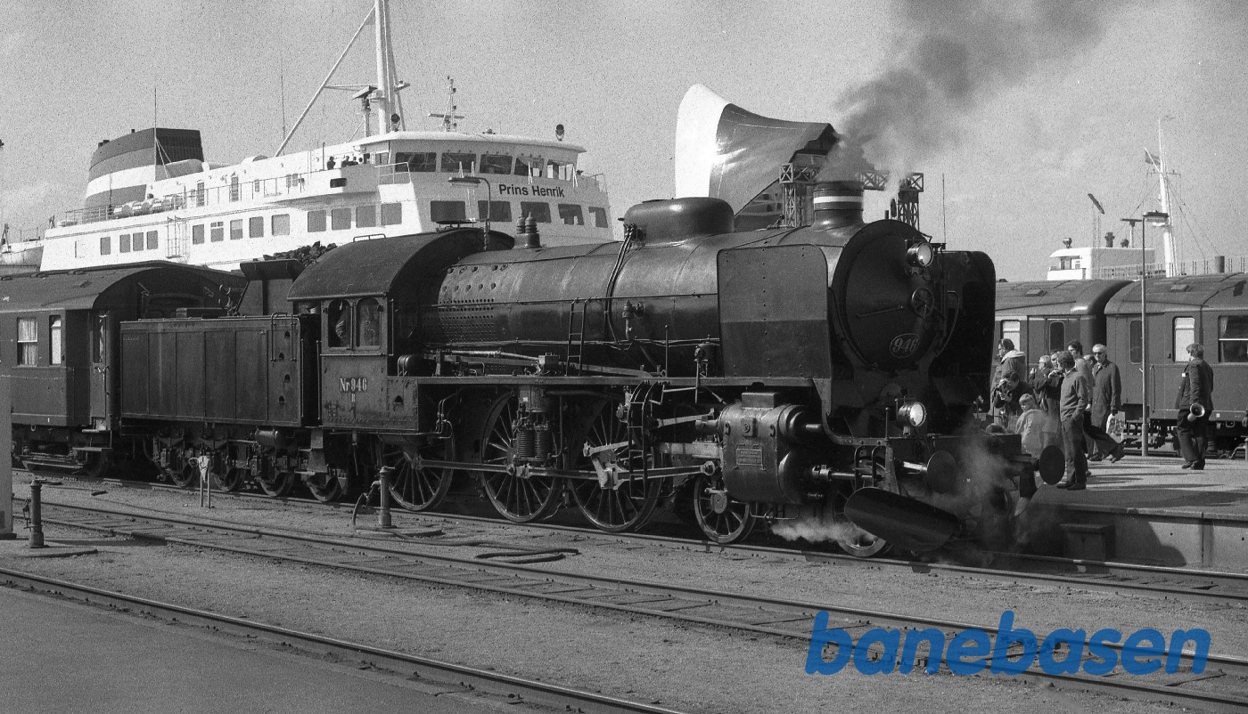 Damptoget holder klar på Nyborg Færge til at bringe gæsterne til Odense Damptoget holder klar på Nyborg Færge til at bringe gæsterne til Odense