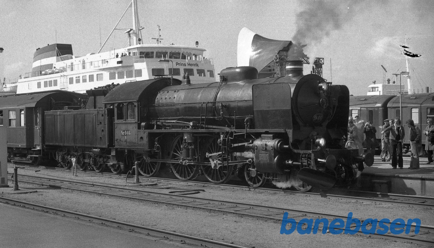 Damptoget holder klar på Nyborg Færge til at bringe gæsterne til Odense Damptoget holder klar på Nyborg Færge til at bringe gæsterne til Odense