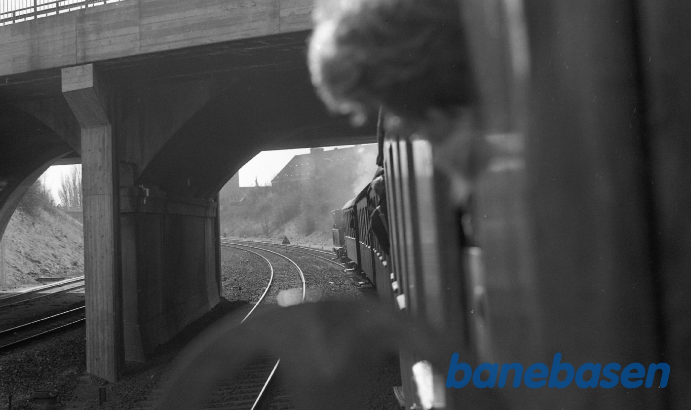 Persontog med trævogne til Fruens Bøge Persontog med trævogne til Fruens Bøge