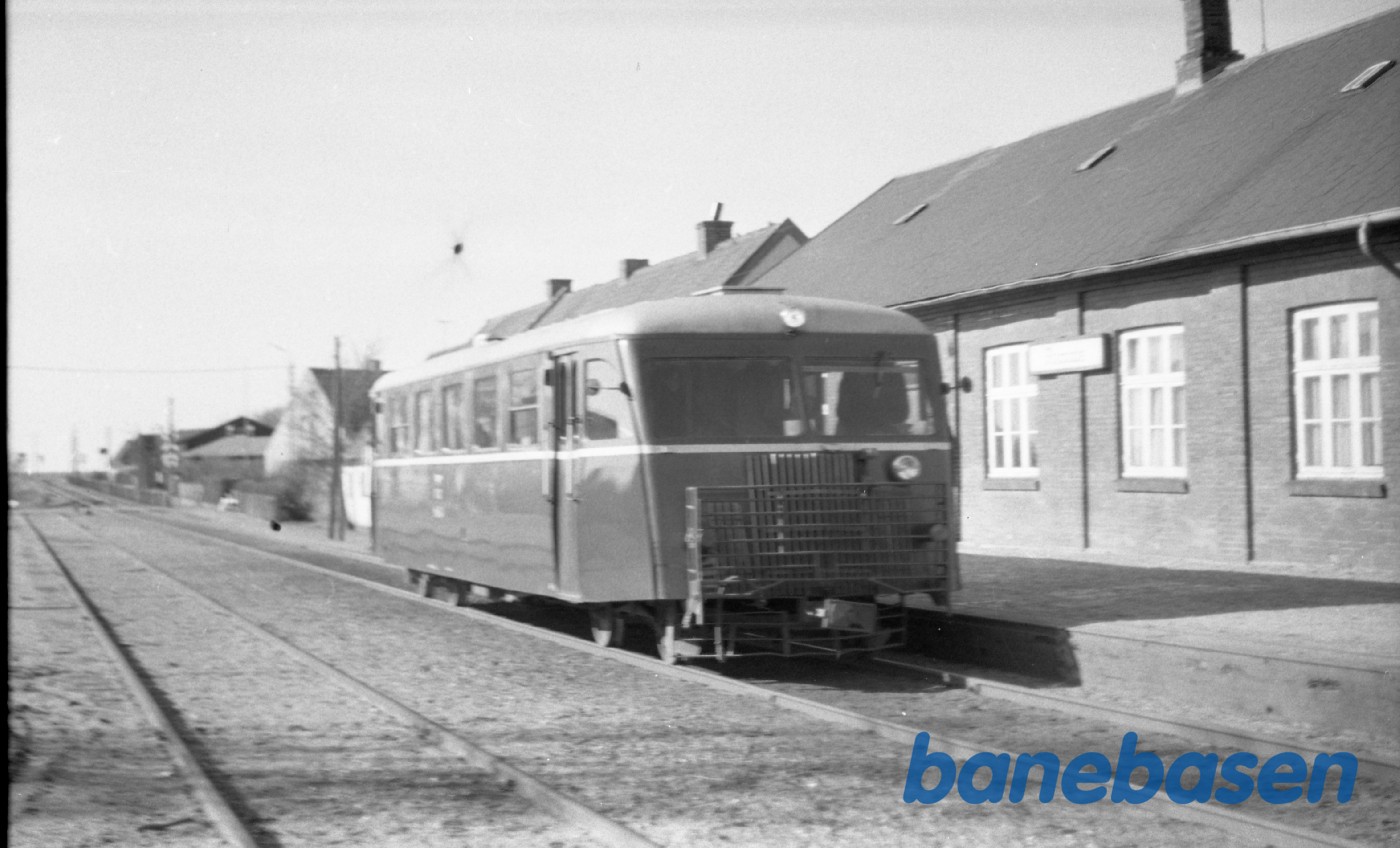 Scandia skinnebus ved perron på Ramme station Scandia skinnebus ved perron på Ramme station