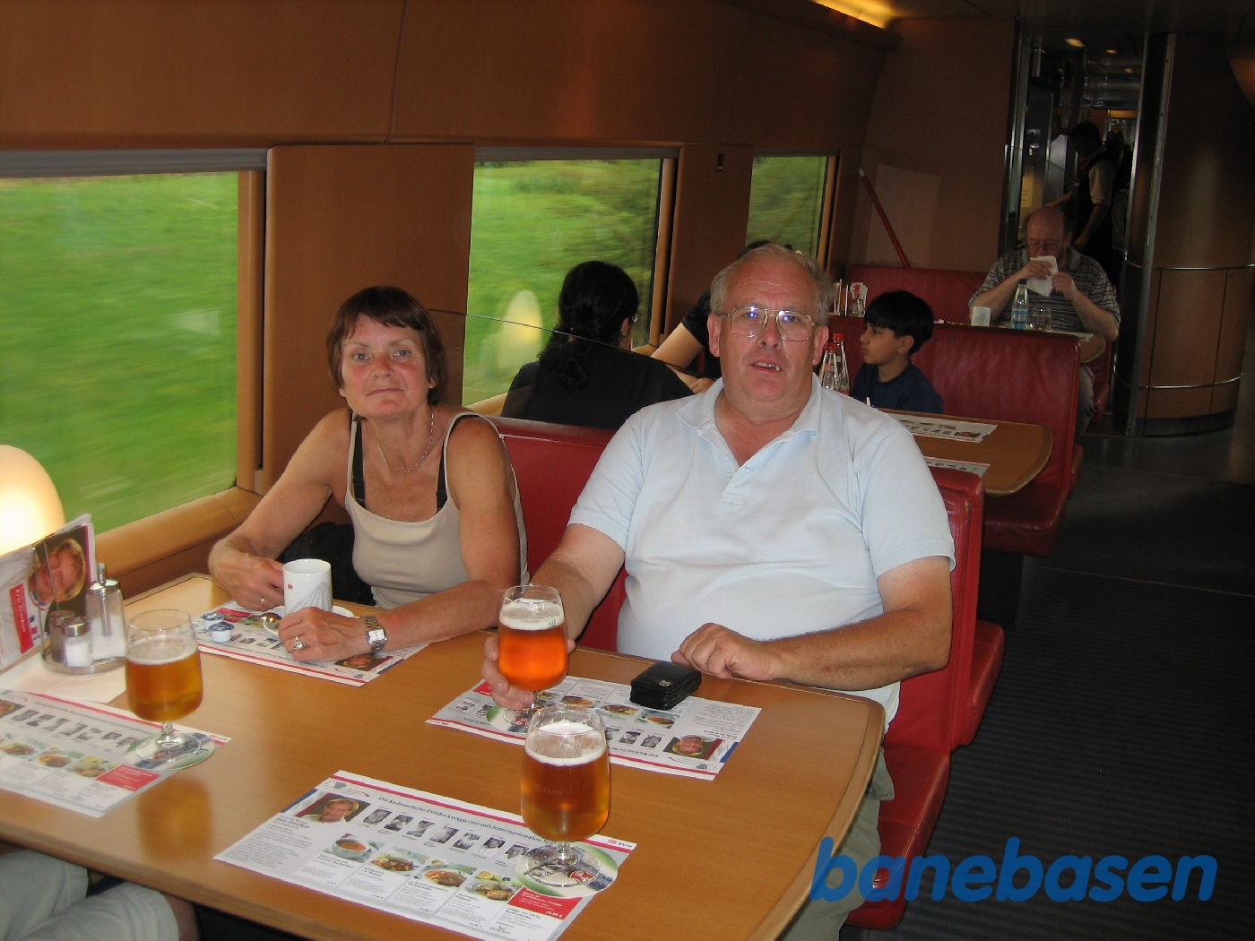 Rejsende i spisevognen Rejsende i spisevognen