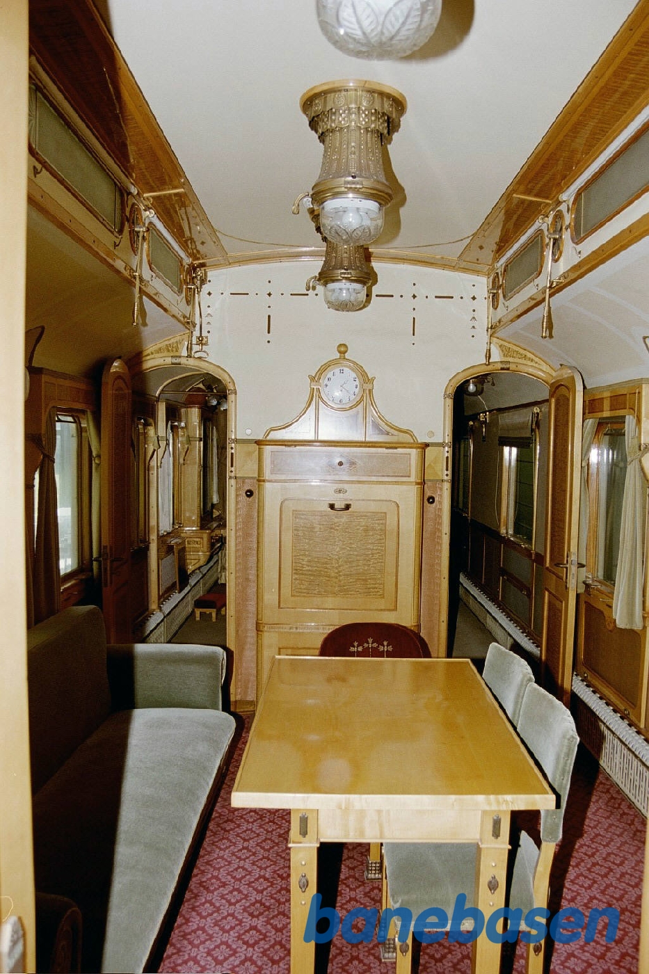 Billede taget inde i den blå salonvogn Billede taget inde i den blå salonvogn