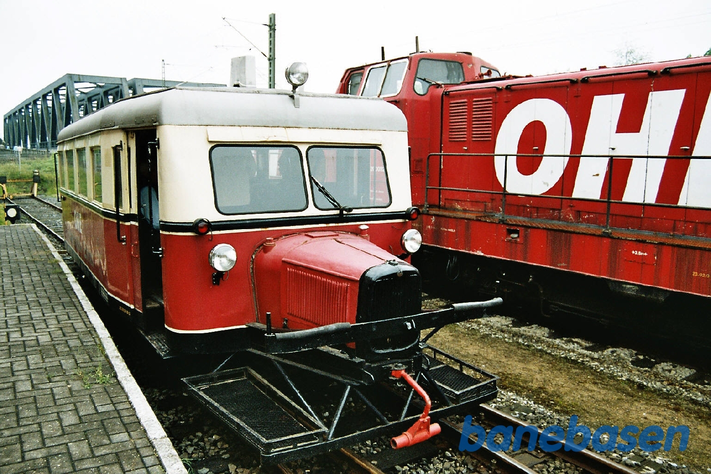 Motorvogn ved perron Motorvogn ved perron