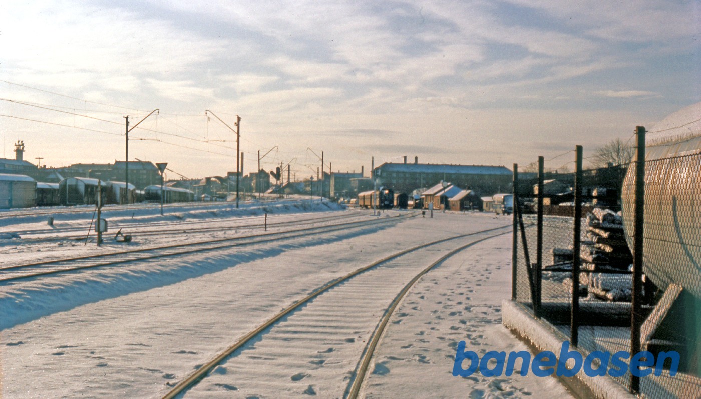 Persontog til Farum forlader stationen Persontog til Farum forlader stationen