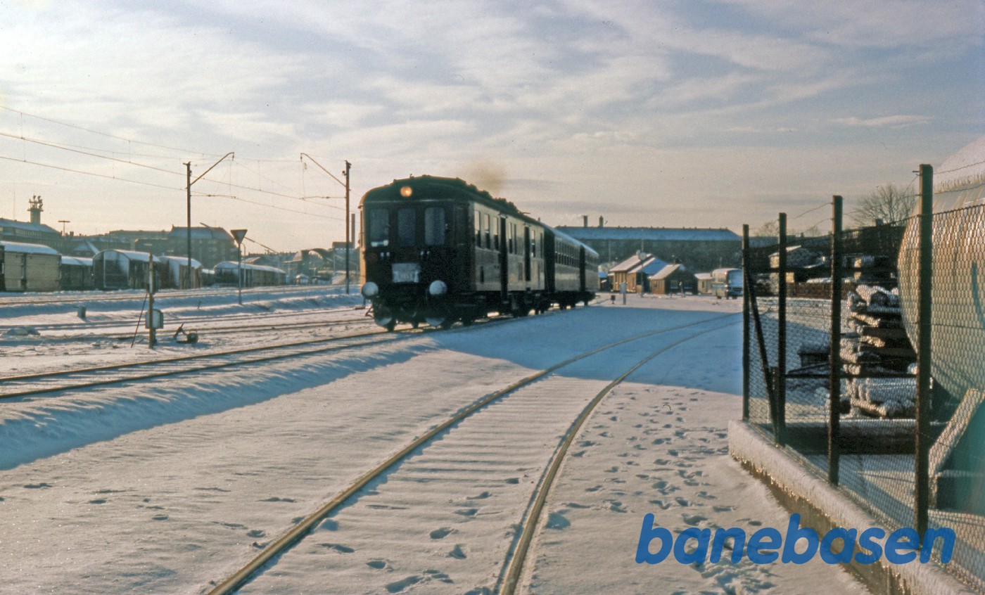 Persontog til Farum forlader stationen Persontog til Farum forlader stationen