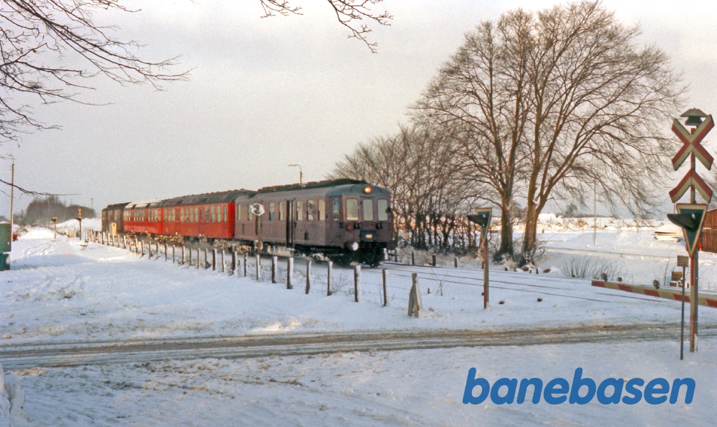 Tog på vej ind på stationen fra Frederiksund Tog på vej ind på stationen fra Frederiksund