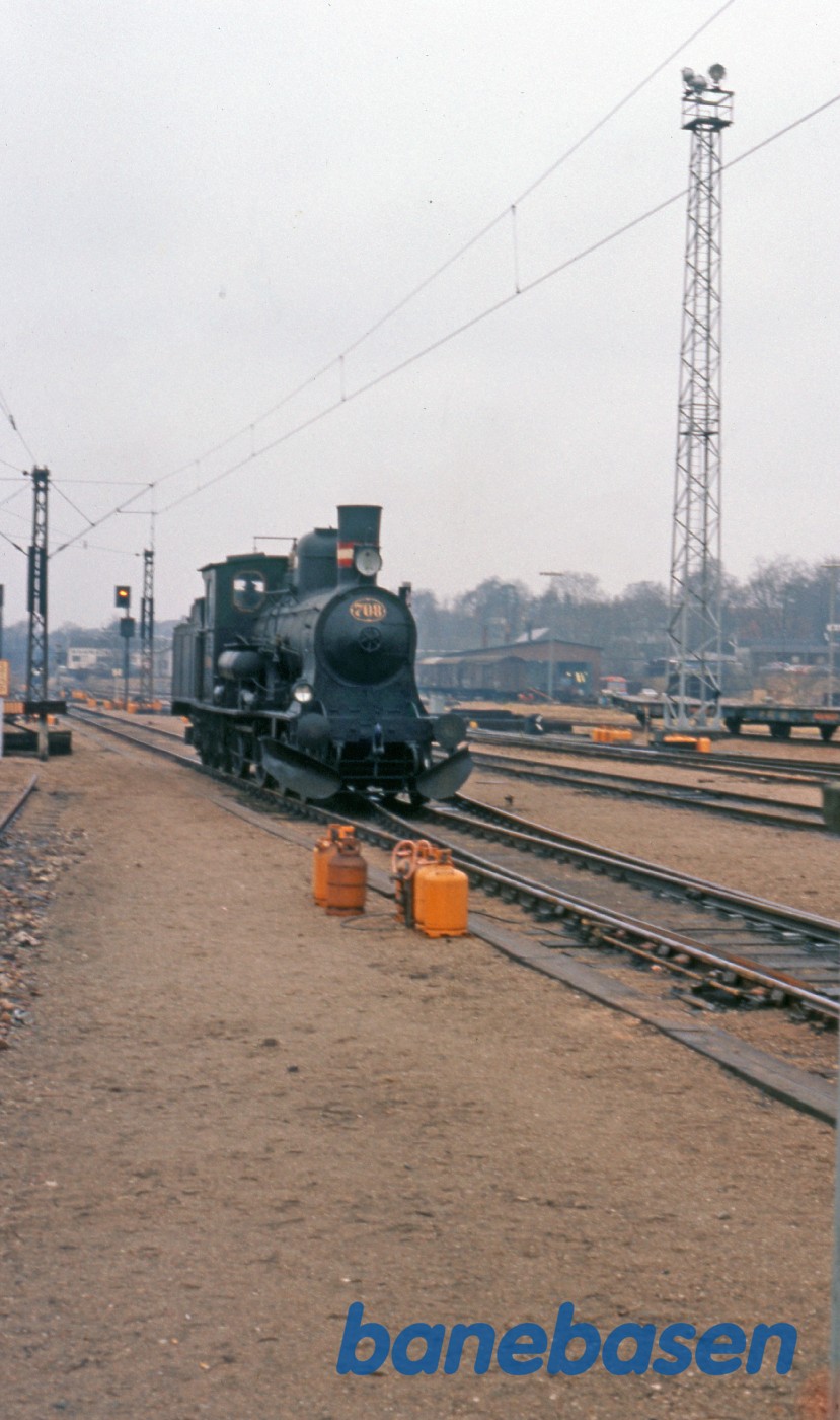 Solo damplokomotiv fra Helsingør ankommer i spor 4 Solo damplokomotiv fra Helsingør ankommer i spor 4