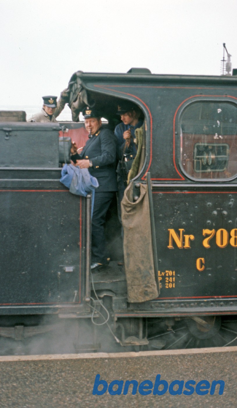 Solo damplokomotiv fra Helsingør ankommer i spor 4 Solo damplokomotiv fra Helsingør ankommer i spor 4