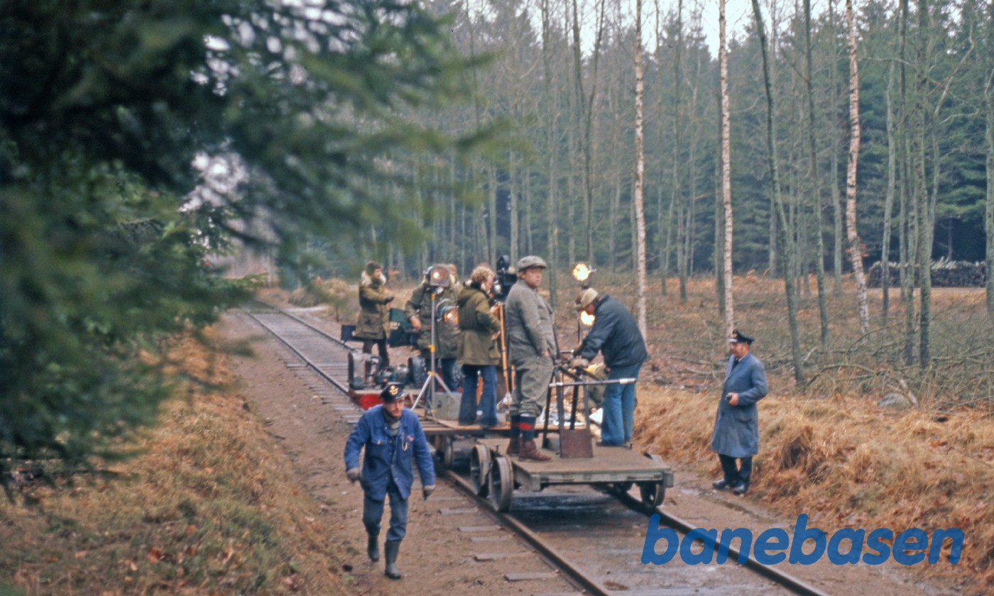 Hele filmholdet på vej ud af Hillerødsporet Hele filmholdet på vej ud af Hillerødsporet
