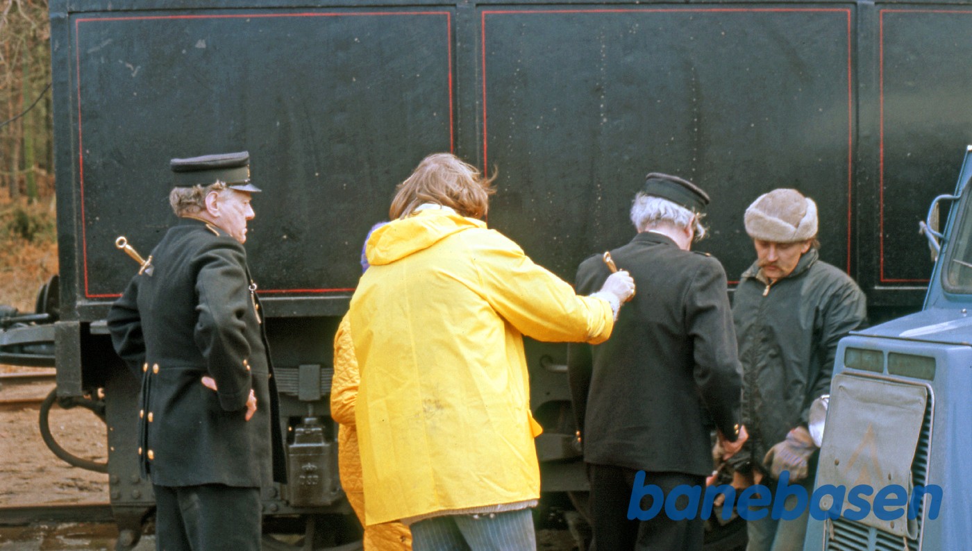 Kai Løvring og Preben Mahrt med knive i ryggen Kai Løvring og Preben Mahrt med knive i ryggen