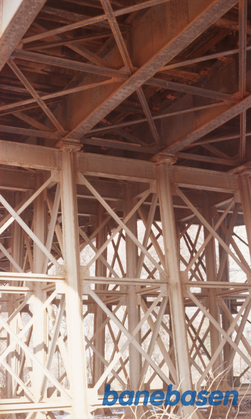 Broen set nedefra Broen set nedefra