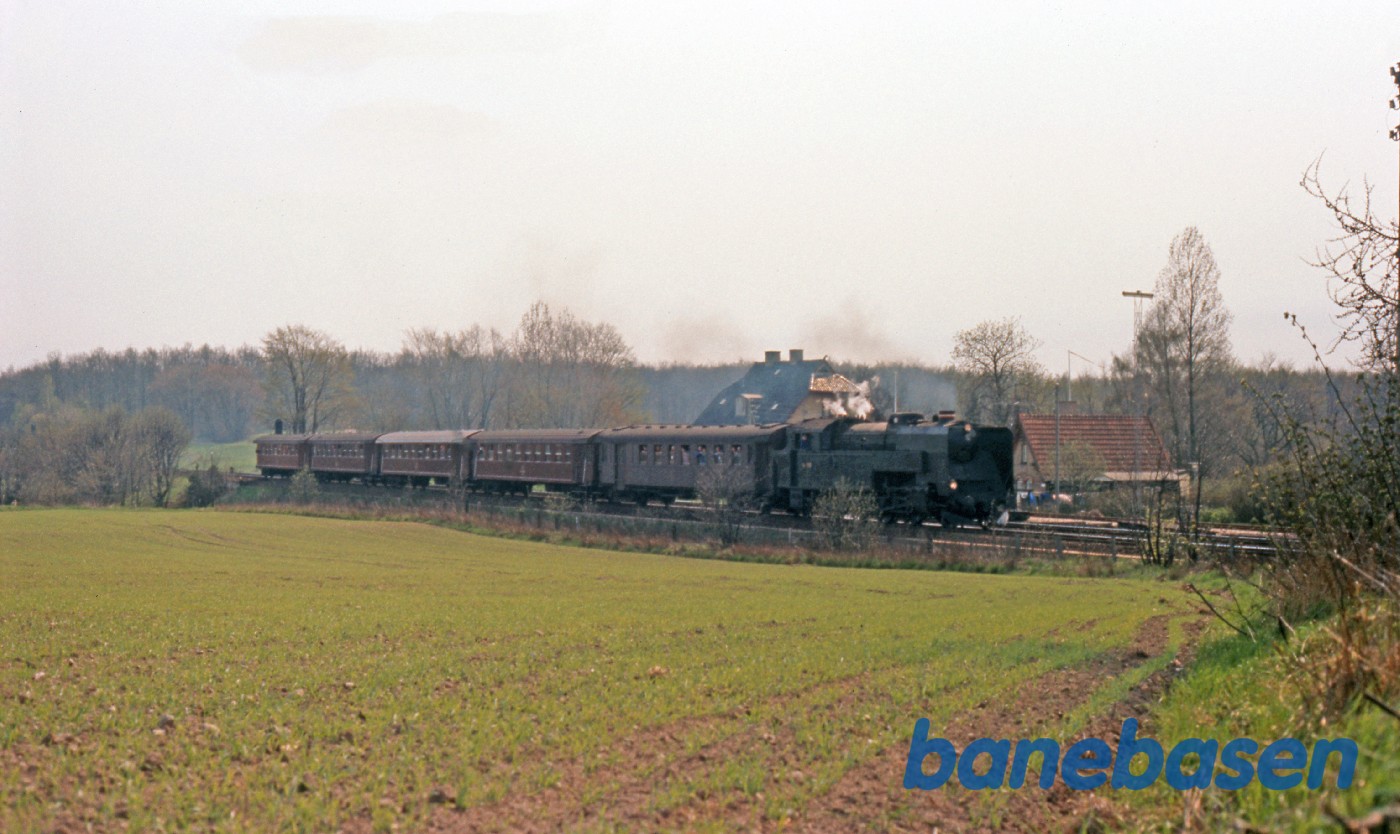 Foto af damptoget på vej mod Rungsted, taget lige bag Rungsted Remise Foto af damptoget på vej mod Rungsted, taget lige bag Rungsted Remise