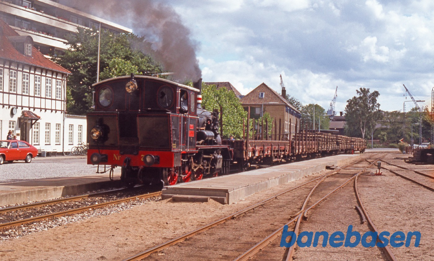 Nr. 7 med godsvogne på Grønnehave station Nr. 7 med godsvogne på Grønnehave station