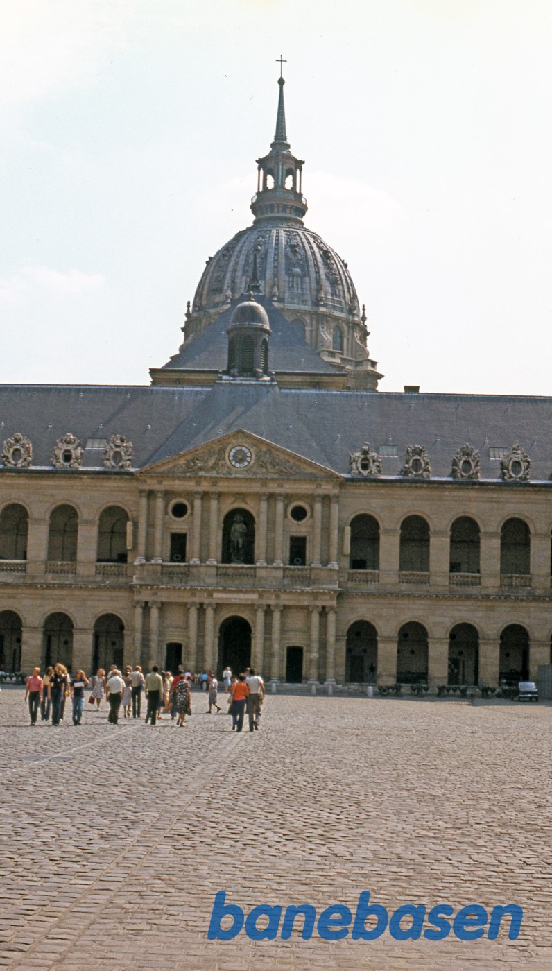 Invalidekirken set udefra Invalidekirken set udefra