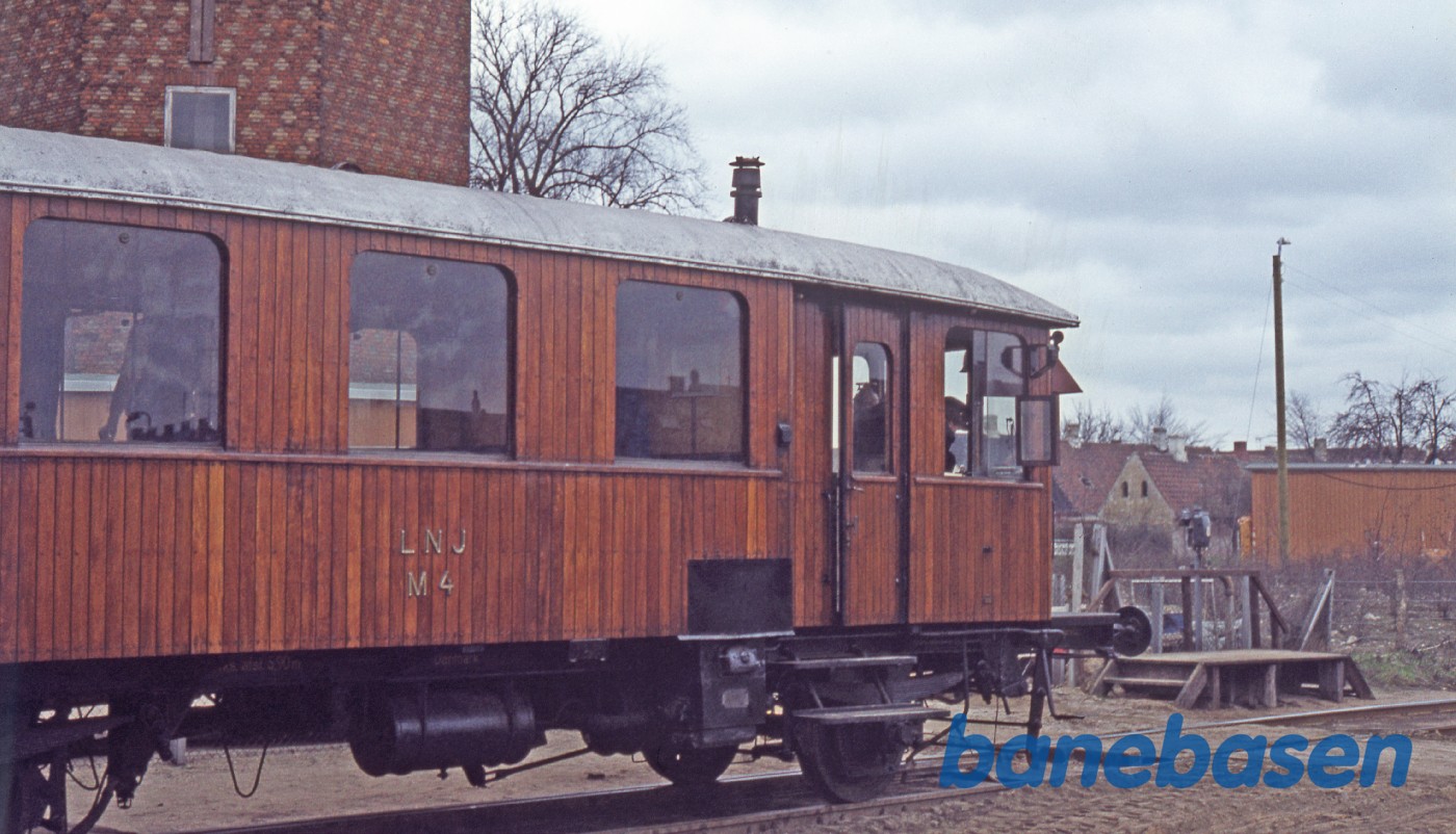 M4 på vej ud af maskindepotet M4 på vej ud af maskindepotet