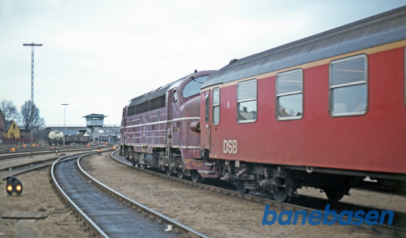 Intercity tog med My på vej fra færgen til Nyborg H Intercity tog med My på vej fra færgen til Nyborg H