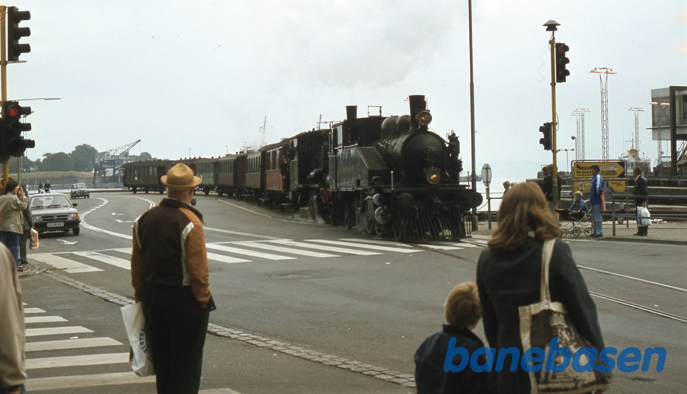 Toget på vej over havnen Toget på vej over havnen