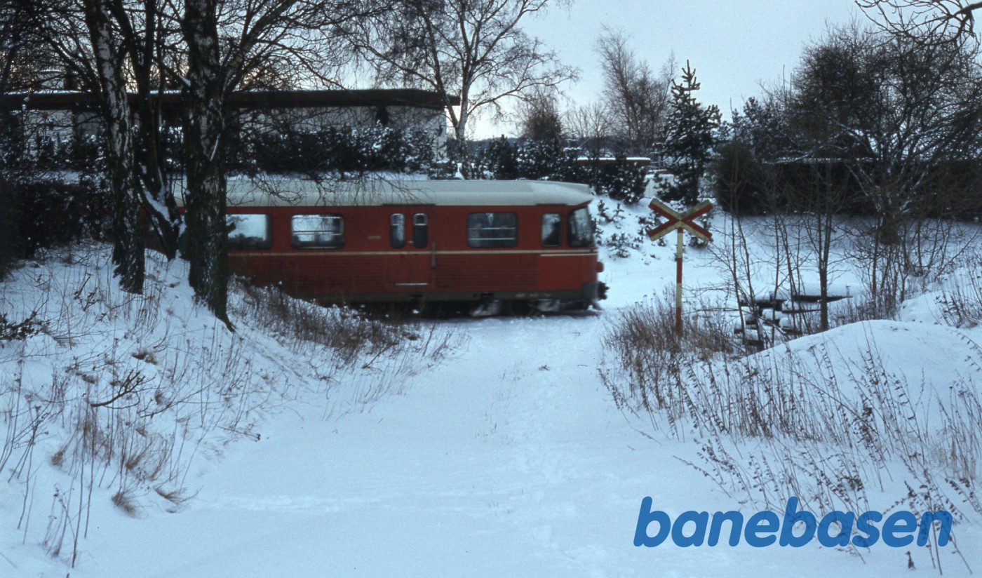 Y-tog på vej ind på stationen i retning mod Hornbæk Y-tog på vej ind på stationen i retning mod Hornbæk