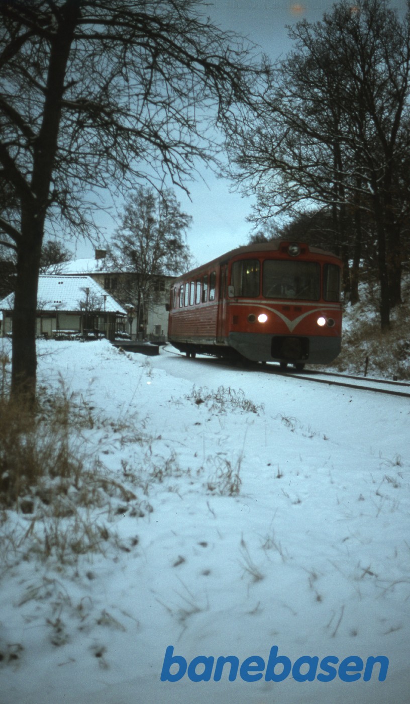 Y-tog på Nærumbanen i snevejr Y-tog på Nærumbanen i snevejr