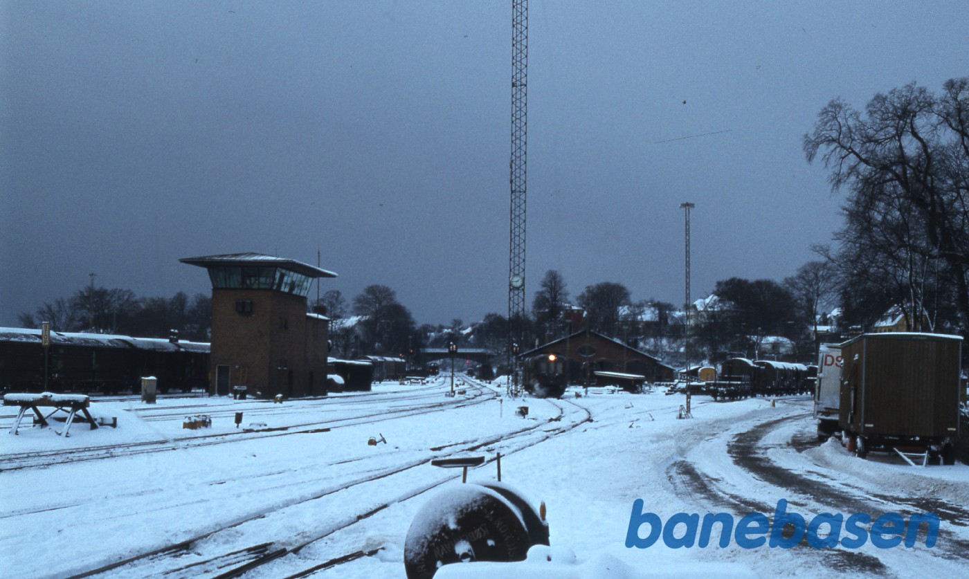 Et vue ud over remiseområdet med kommandoposten til venstre Et vue ud over remiseområdet med kommandoposten til venstre